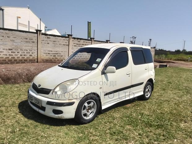 Toyota Fun Cargo 2004 White