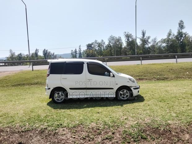 Toyota Fun Cargo 2004 White