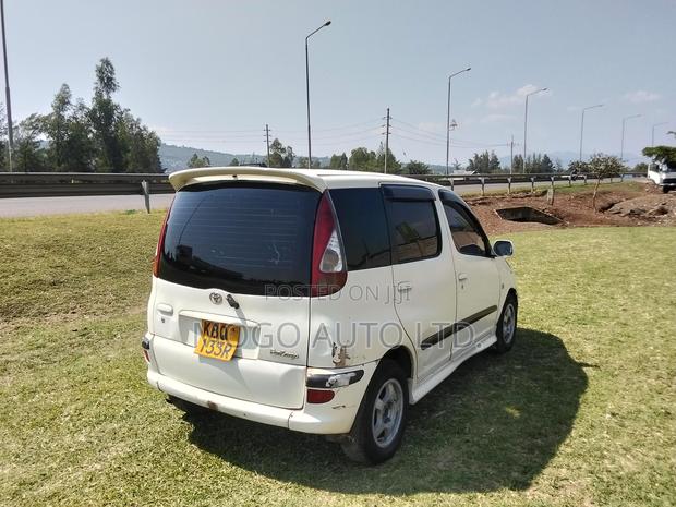 Toyota Fun Cargo 2004 White
