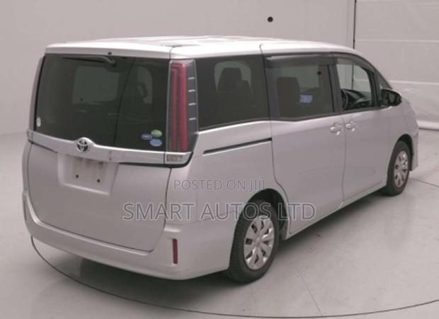 Toyota Noah 2019 Silver