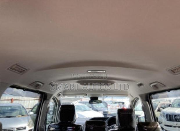 Toyota Noah 2019 Silver
