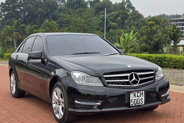 Mercedes-Benz C200 2010 Black