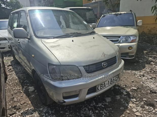 Toyota Noah 2001 Silver