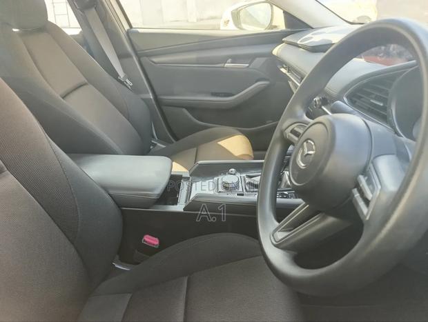 Mazda 3 2019 Off white