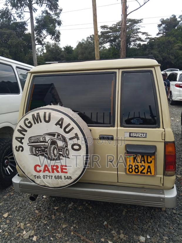 Isuzu Trooper Wagon 1991 Gold