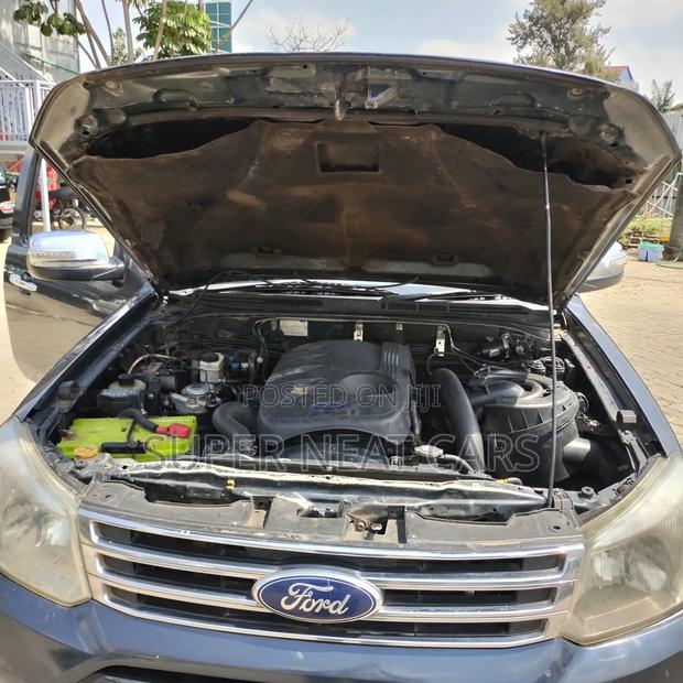 Ford Everest 2013 Gray
