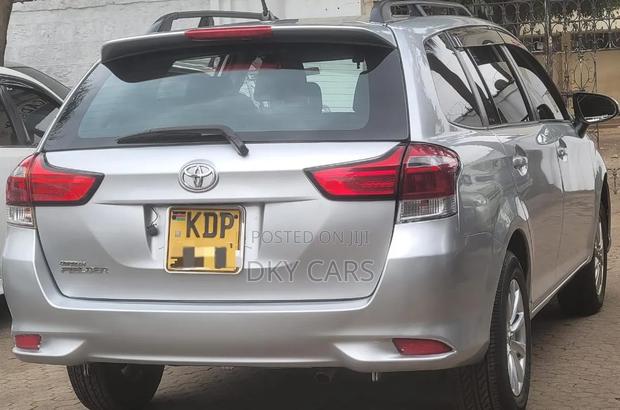 Toyota Corolla Fielder 2016 Silver