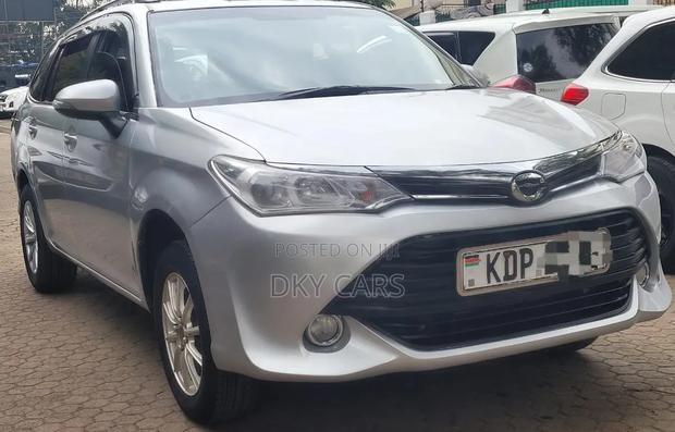 Toyota Corolla Fielder 2016 Silver