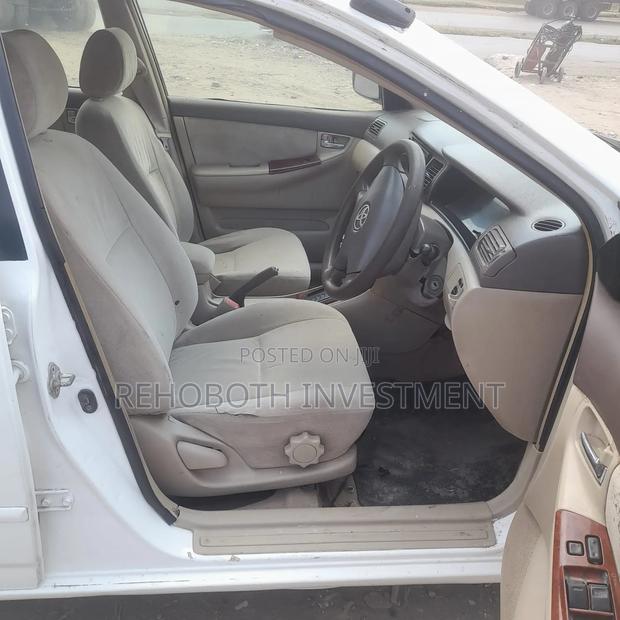 Toyota Corolla 2001 White