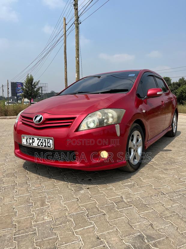 Toyota Auris 2011 Red