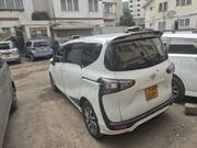 Toyota Sienta 2017 White for sale