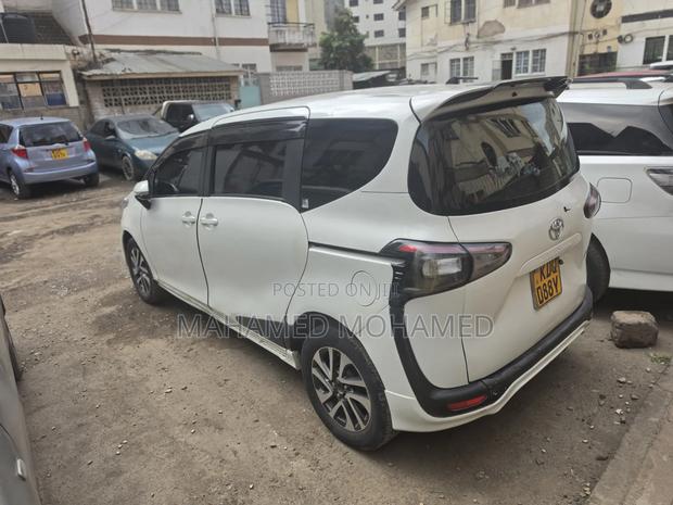 Toyota Sienta 2017 White