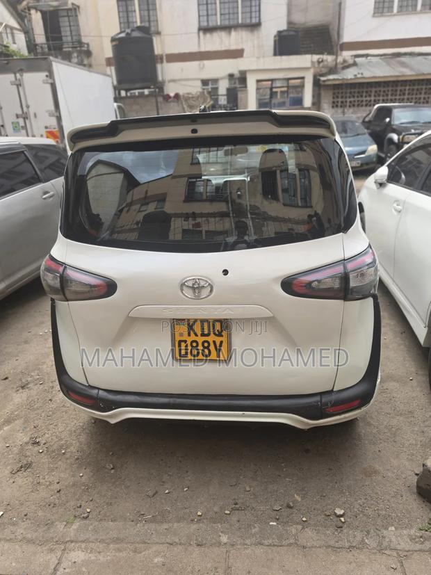 Toyota Sienta 2017 White