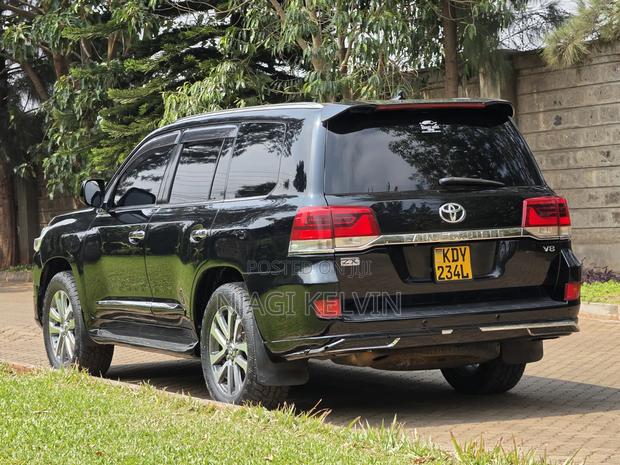 Toyota Land Cruiser 4.6 V8 ZX 2011 Matt Black