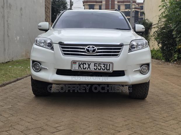 Toyota Vanguard 2012 White
