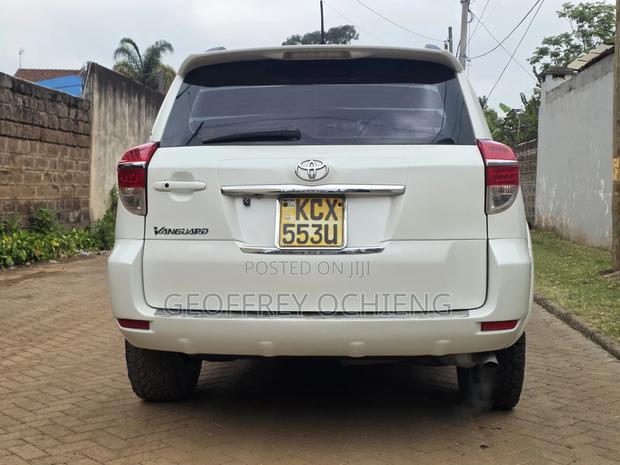 Toyota Vanguard 2012 White