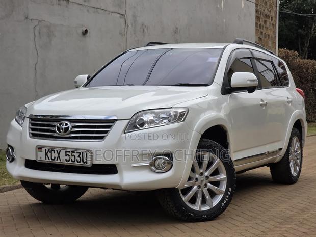 Toyota Vanguard 2012 White