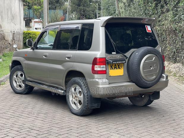 Mitsubishi Pajero IO 2000 Gold
