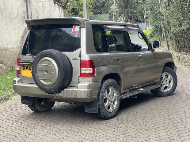 Mitsubishi Pajero IO 2000 Gold