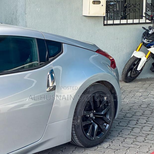 Nissan Fairlady 2019 Silver