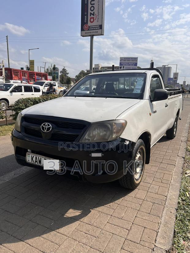 Toyota Hilux 2006 White