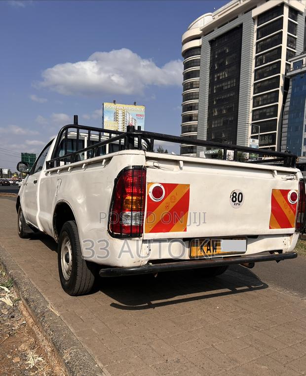 Toyota Hilux 2006 White