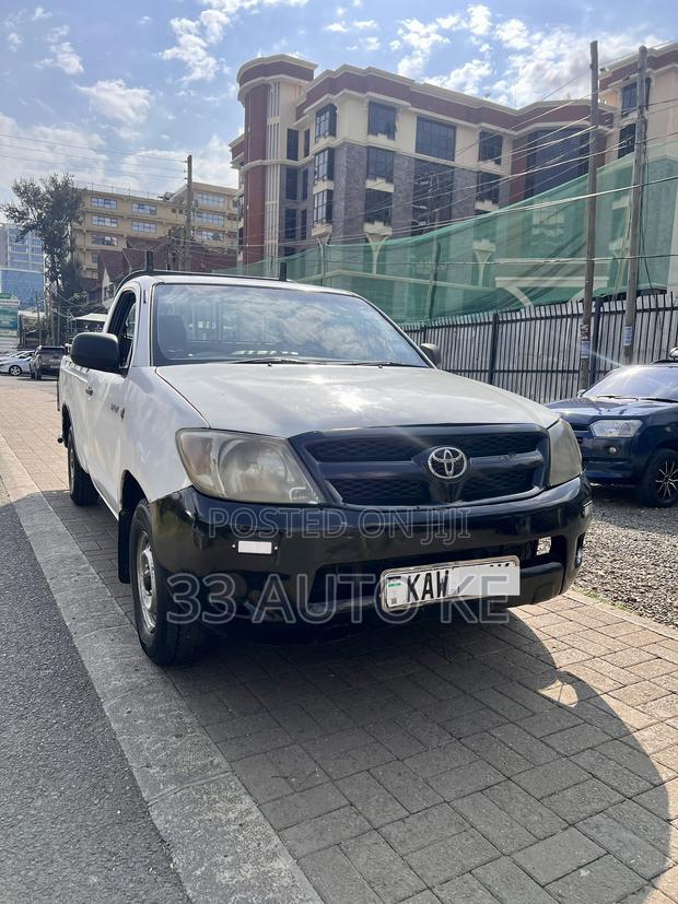 Toyota Hilux 2006 White