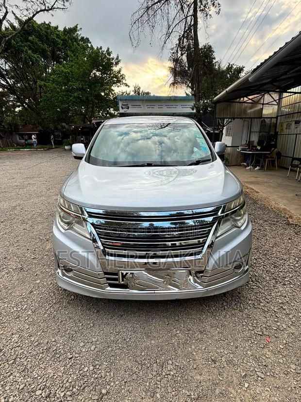 Nissan Elgrand SV Premium 2014 Silver