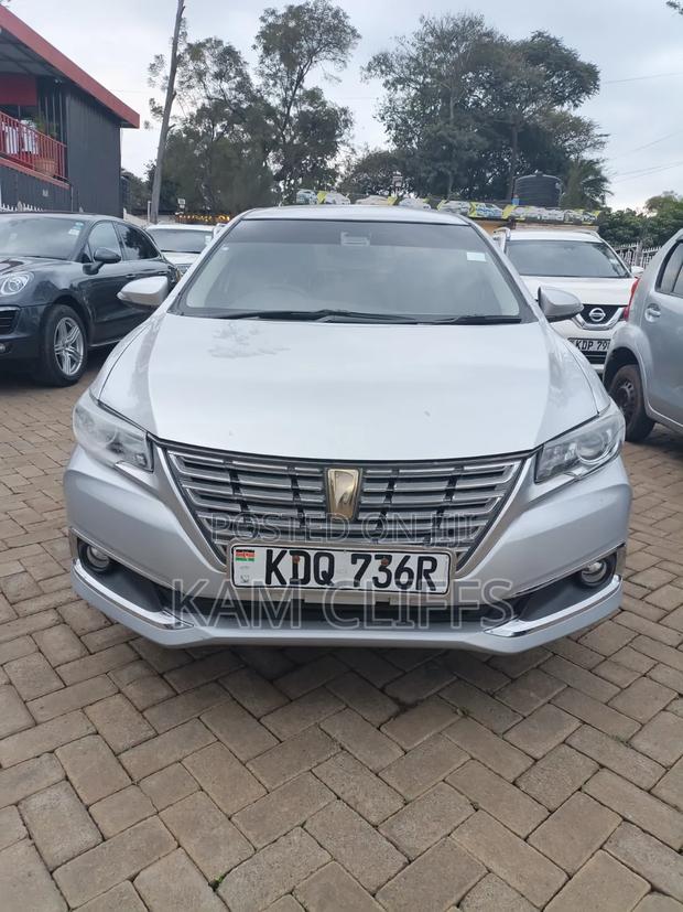 Toyota Premio 2017 Silver