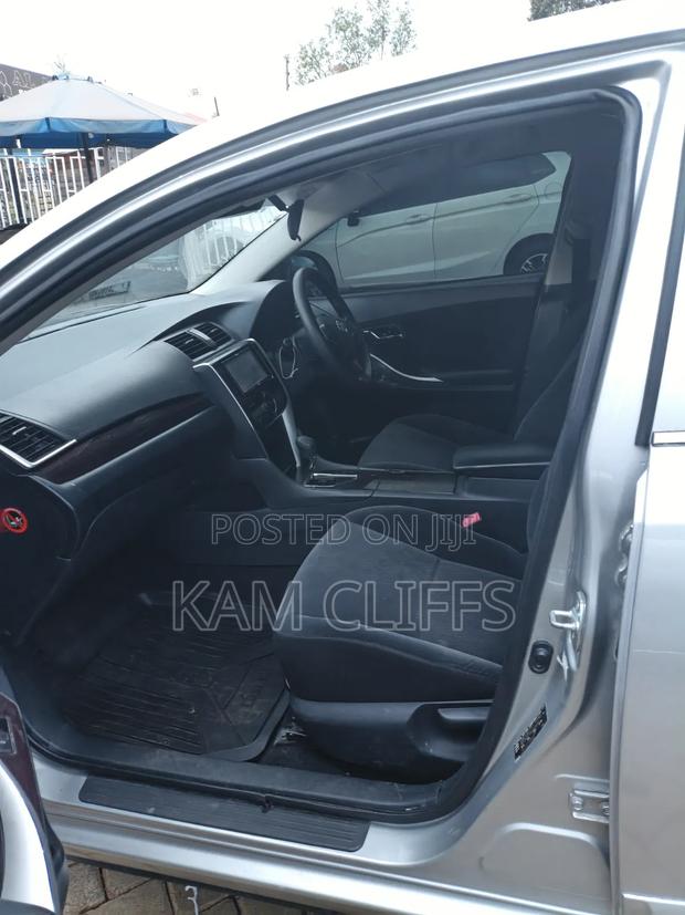 Toyota Premio 2017 Silver