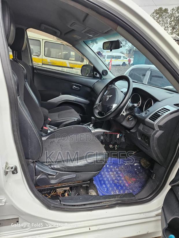 Mitsubishi Outlander 2010 White