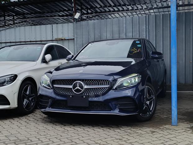 Mercedes-Benz C200 2019 Blue
