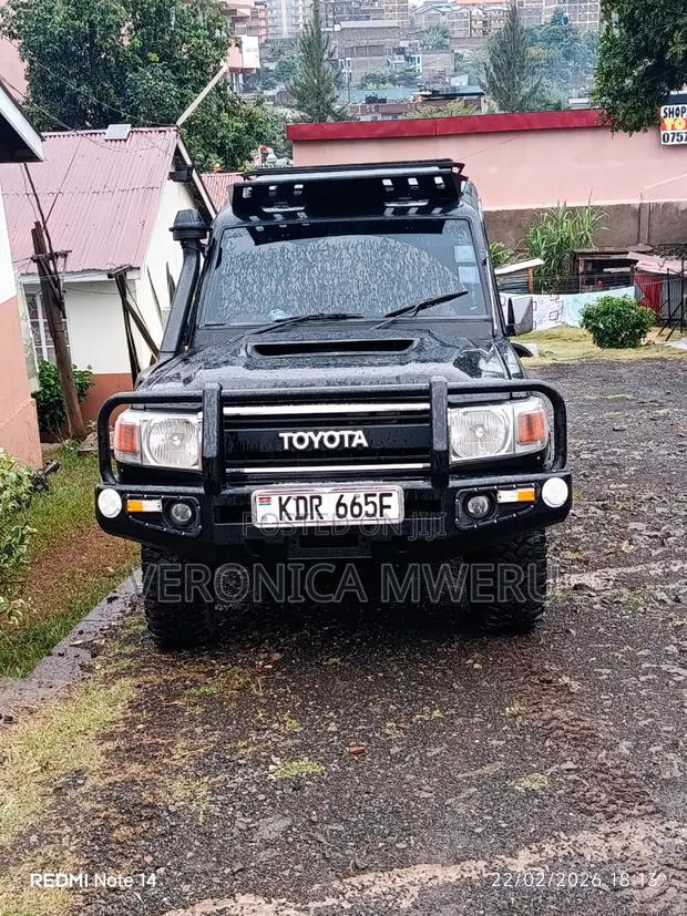 Toyota Land Cruiser 2003 Black