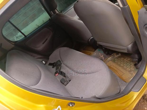 Toyota Vitz 2000 Gold