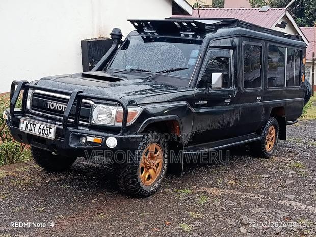 Toyota Land Cruiser 2003 Black