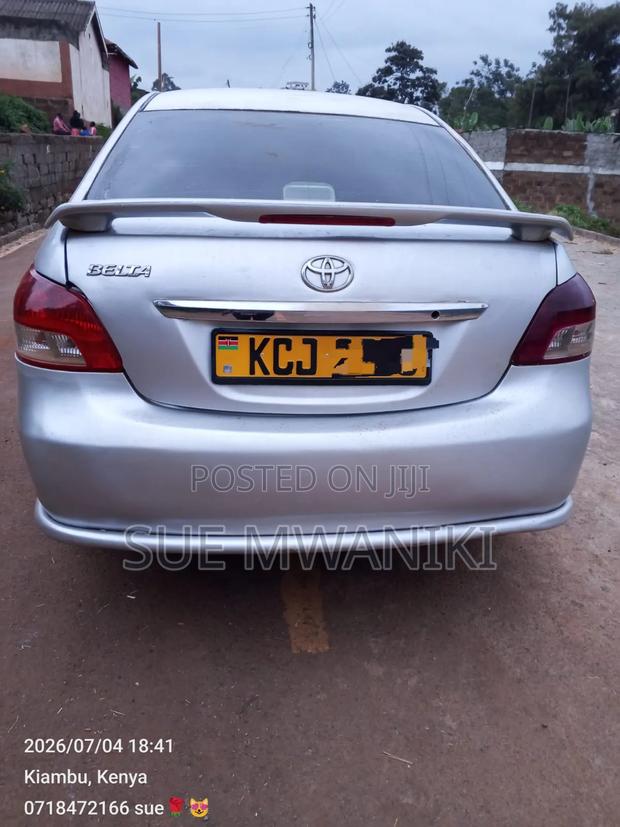 Toyota Belta 2009 Silver