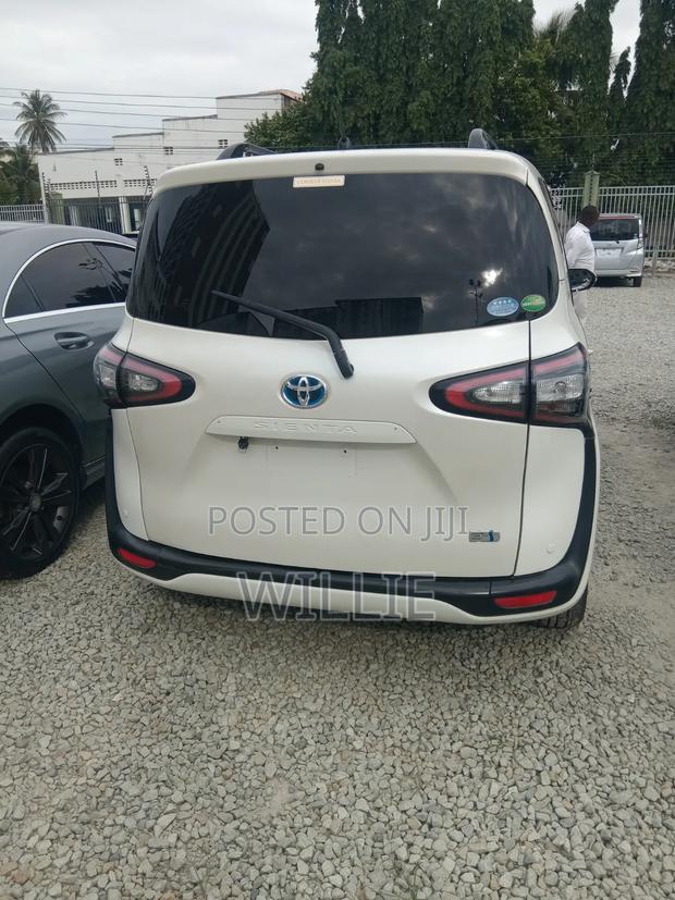 Toyota Sienta 2016 White