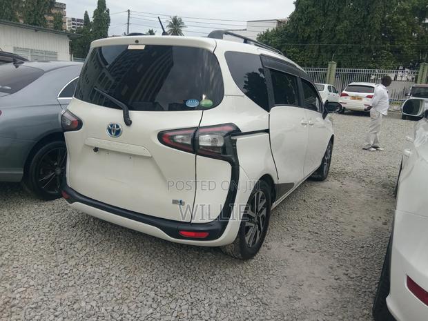 Toyota Sienta 2016 White