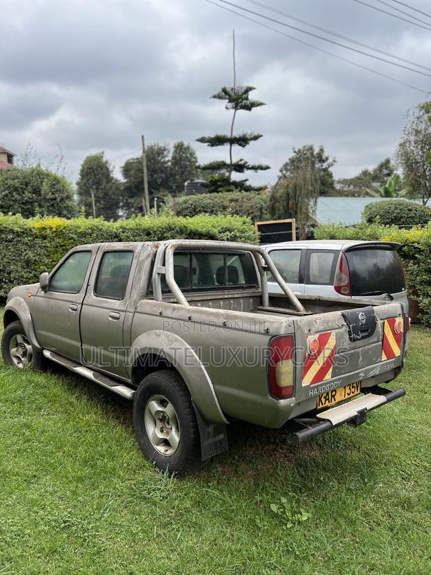 Nissan Hardbody 3300i V6 D-Cab 4WD Automatic 2005 Gray