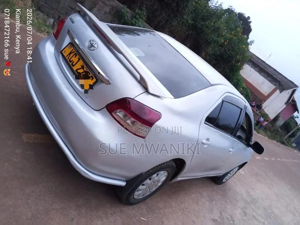 Toyota Belta 2009 Silver