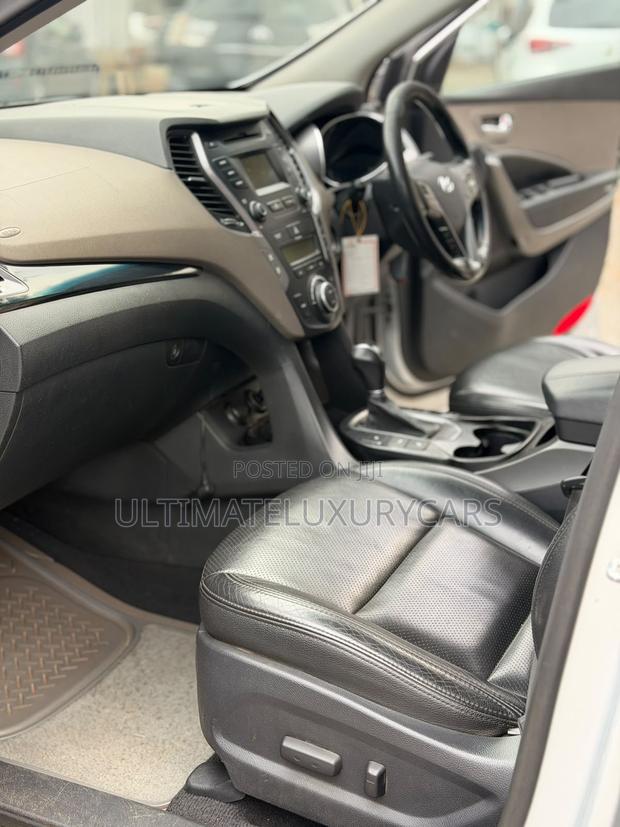 Hyundai Santa Fe Limited 4dr SUV (3.3L 6cyl 6A) 2014 Silver