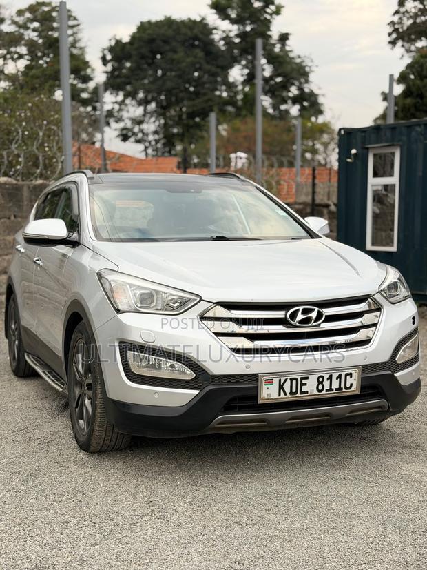Hyundai Santa Fe Limited 4dr SUV (3.3L 6cyl 6A) 2014 Silver