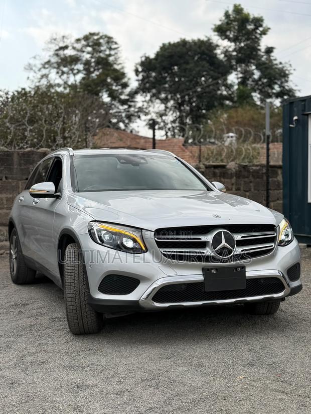 Mercedes-Benz GLC-Class GLC250 Sport Utility 4-Door (2.0L, 4cyl Turbo)