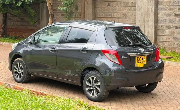 Toyota Vitz 2012 Gray