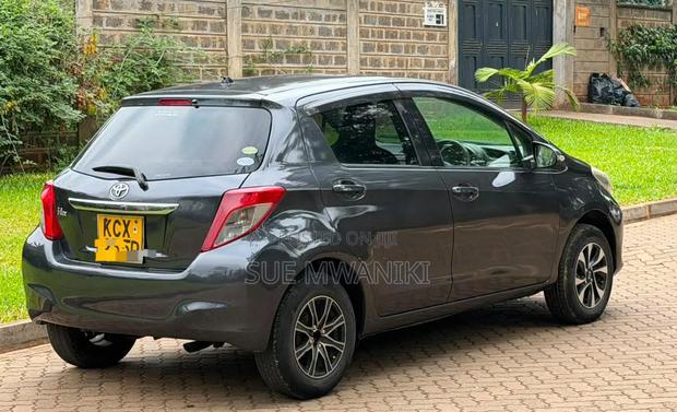 Toyota Vitz 2012 Gray
