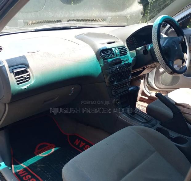 Nissan Sunny 2001 Silver