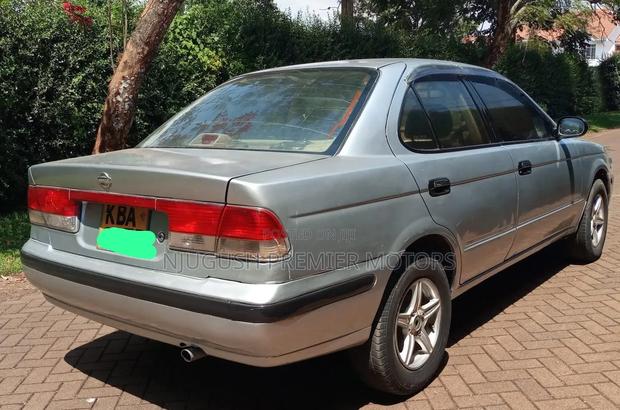 Nissan Sunny 2001 Silver