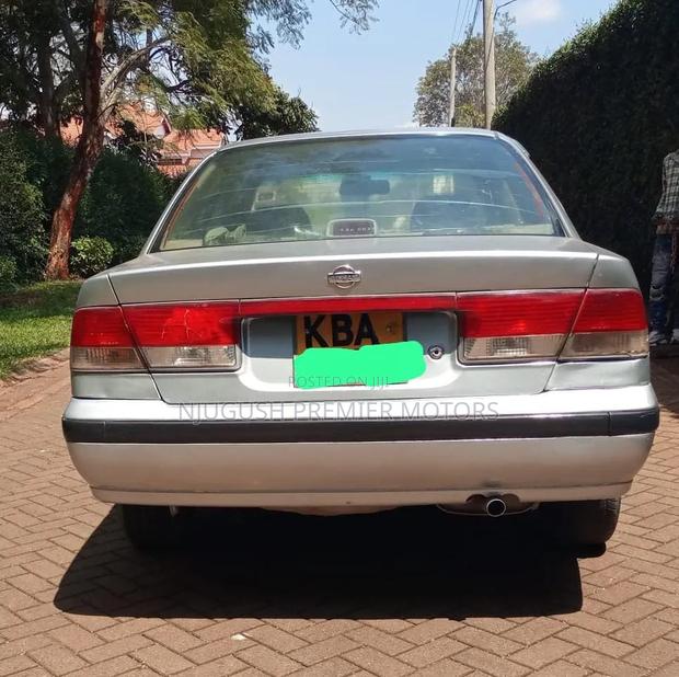 Nissan Sunny 2001 Silver