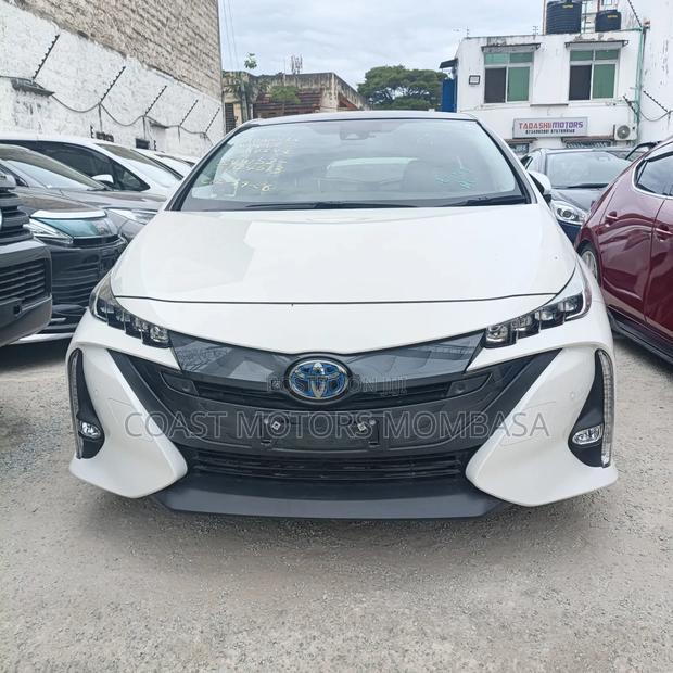 Toyota Prius 2019 White