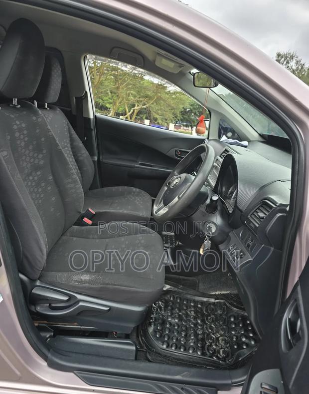 Toyota Ractis 2013 Pink